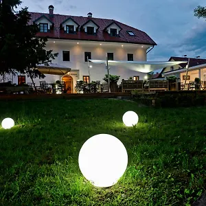 Dvor Tacen 4* Lublana